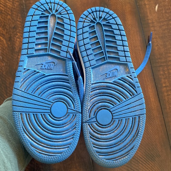 Nearly New High Top OG Retro Air Jordans - Picture 8 of 15